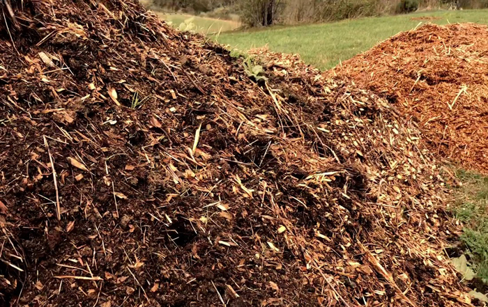 Wood Chips Make Compost Manure-Fertilizer