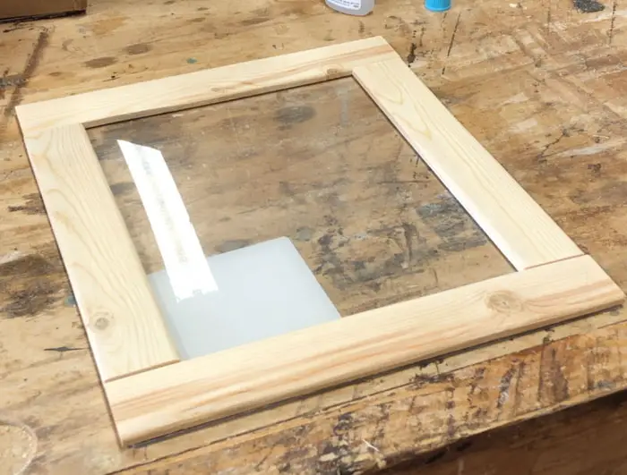 How to Glue Plexiglass to Wood